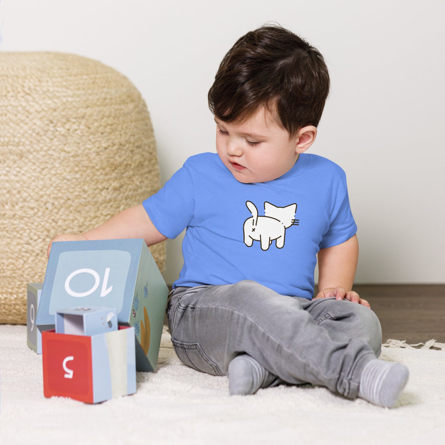 baby t-shirt with funny cat butt graphic design